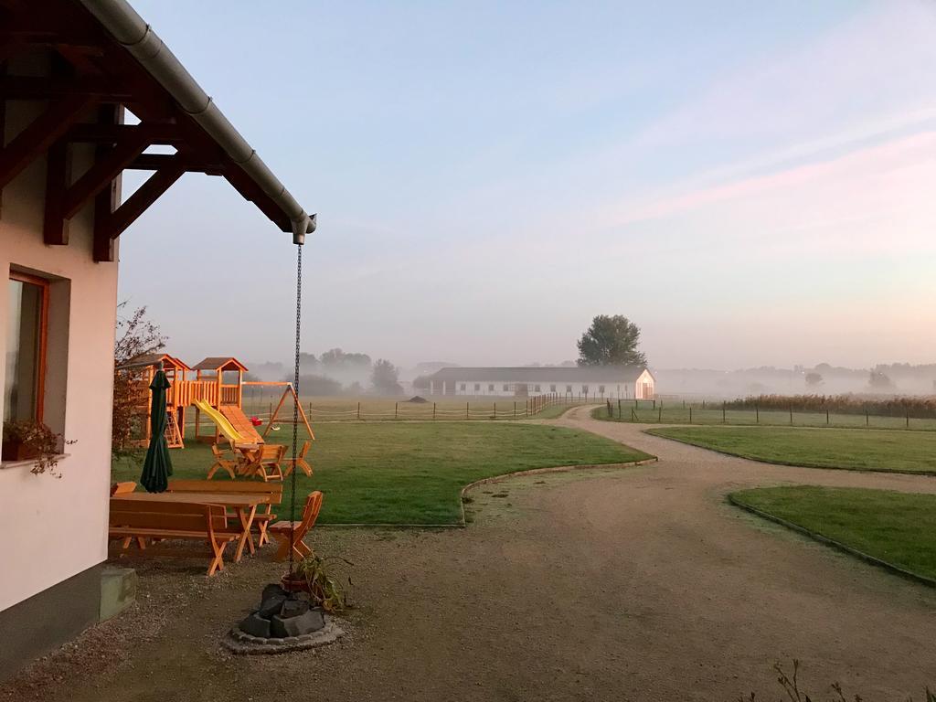 Nagybajcsi Lovaspark Es Otthon Vendeghaz Luaran gambar